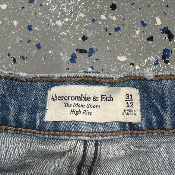 Abercrombie & Fitch the mom short size 31 - Picture 3 of 3